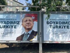 ‘Soyadımız Türkiye’ sloganı Erdoğan’ın afişinde: Sözün sahibi Ahmet Özer cezaevinde! – Son Dakika Siyaset Haberleri