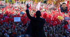 CHP lideri Özel, kurmaylarıyla son operasyonları konuştu: ‘Sahadan çekilmeyeceğiz’ – Son Dakika Siyaset Haberleri