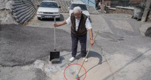 452 yıllık tarihi izi, her gün temizliyor