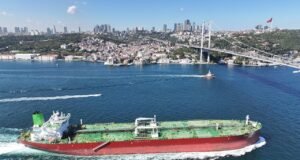 Türk Boğazları’ndan uğraksız geçen gemilerden alınan ücret değişiyor