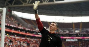 Fernando Muslera’dan duygu dolu veda mesajı! “Galatasaray’a veda etmiyorum çünkü…”