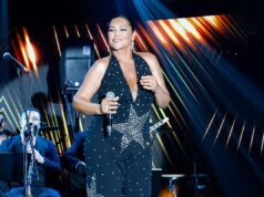 Hülya Avşar’dan sahnede Hakan Altun sürprizi