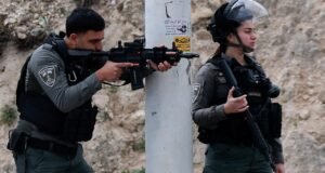 İşgalci İsrail ordusu yardım almaya gelen Filistinlilerin üzerine ateş açtığını itiraf etti