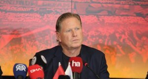 Kayserispor’da Alman teknik direktör Markus Gisdol için imza töreni düzenlendi
