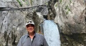 Oyuncu Mehmet Serdar Sulukahya sosyal medyadan tanıştığı genç kız tarafından bıçaklanarak öldürüldü