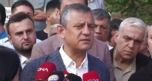 Özel’den namaz çıkışı sert sözler: Bin pişman ederim