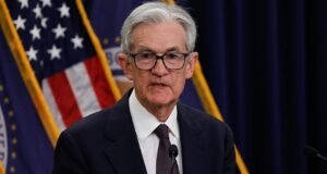 Fed Başkanı’ndan temkinli açıklama: İzliyoruz, acele etmeyeceğiz