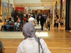 Şehrin en büyük AVM’sinde 18 aracın lastikleri bıçakla kesildi