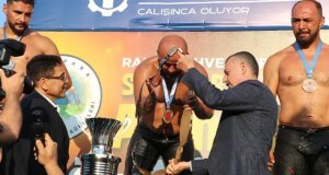 Sekapark Güreşleri’nin başpehlivanı Orhan Okulu oldu