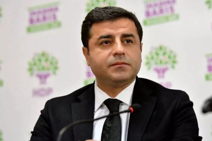 selahattin-demirtas-tan-surpriz-cagri-4-madde-18756966_2264_amp.jpg