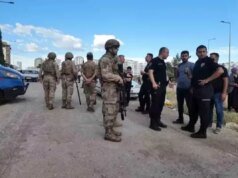 Siverek’te taşlı sopalı kavga polis memuru bıçaklandı