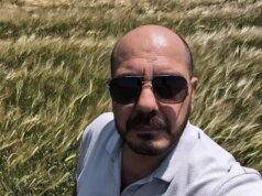 Selfi çekerken tişörtünde çok sayıda kene olduğunu fark etti
