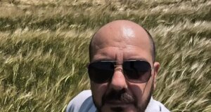 Selfi çekerken tişörtünde çok sayıda kene olduğunu fark etti