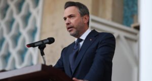 ABD’nin Ankara Büyükelçisi Tom Barrack ile görüşmüştü… Bakan Bayraktar, ABD ile yeni LNG anlaşması sinyali verdi!