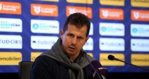 Antalyaspor, Emre Belözoğlu ile yola devam edeceklerini açıkladı