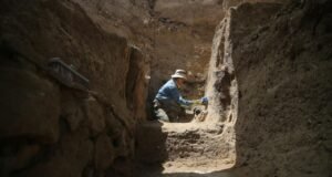 Ayanis Kalesi’nde savaş aletlerinin bulunduğu odaların sırrı araştırılıyor