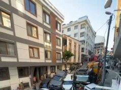 Kontrolden çıkan vinç 23 aracı biçti, binalara zarar verdi