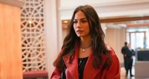 Demet Özdemir sezonun yorgunluğunu sıcak kumsalda atıyor