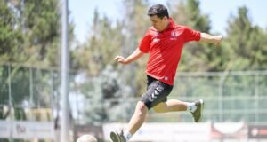 Down sendromlu milli futbolcu ailesinin ve mahallesinin gururu oldu