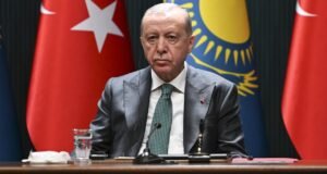 Gazzeliler dünyanın gözü önünde öldürülüyor