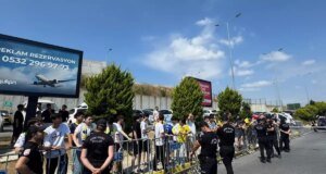 Fenerbahçe’de Jhon Duran’ı karşılamaya gelen taraftarın sayısı gündem oldu