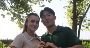 Güney Koreli Can Kim, Türk sevgilisi Melisa Şat ile Nişanlandı