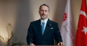 Türkiye kendi geleceğini kendi tayin eden bir Suriye’den yana