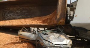 Kağıt gibi ezilen araçtan sağ kurtuldu, 1 yıl geçti hala atlatamadı