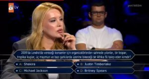 Konserinde sahnede yılanlar, leopar, tropikal kuşlar, üç maymun ve Afrika fili talep eden şarkıcı kimdir?