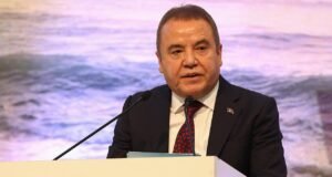 Antalya Büyükşehir Belediye Başkanı Böcek, gözaltına alındı