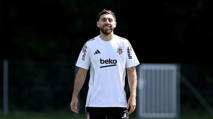 orkun-kokcu-besiktas-formasiyla-ilk-idmanina-cikti-1752575313862.jpeg