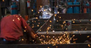 Yatırım mallarında kapasite dibi gördü