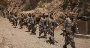 Silahlarını yakan 30 teröristin mağaradan çıktığı anlar böyle görüntülendi