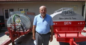 Patlayan lastiğe rağmen yangına su taşıyan çiftçiye 3 tanker hediye geldi