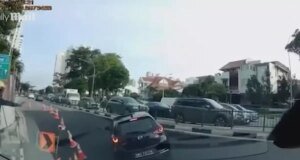 Yol çöktü! Araç dev çukura gömüldü, sürücü son anda kurtarıldı