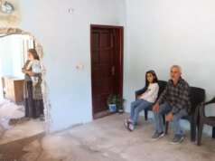 Yılan Korkusu Aileyi Bir Ev Yapmaya Zorladı