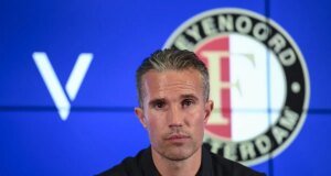 Robin van Persie’den Fenerbahçe açıklaması: “Ölü toplardan iyi pozisyonlar ürettiler”