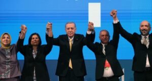 AK Parti’ye 9 belediye başkanı katıldı