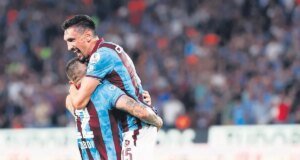 Bir yumrukta deviriyor! – Son Dakika Spor Haberleri