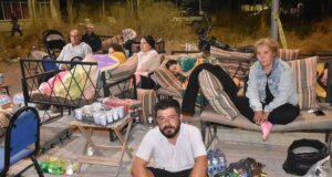 Deprem 10 ilde hissedildi, vatandaşlar geceyi sokakta geçirdi