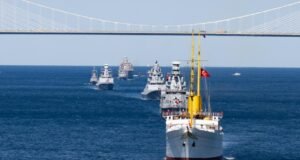 Mavi Vatan’ın koruyucuları İstanbul Boğazı’nı selamladı