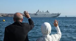 Cumhurbaşkanı Erdoğan, Mavi Vatan’ın koruyucularını İstanbul Boğazı’nda selamladı