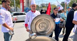 Eylem yapan memurlardan bir garip talep: Teklif edilen zam, Papua Yeni Gine Kinası ile verilsin