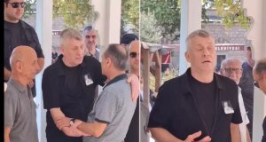 Metin Şentürk, kardeşi Bayram Şentürk’ü son yolculuğuna uğurluyor