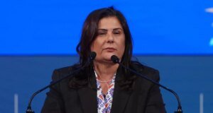 Özlem Çerçioğlu’na soğuk duş! Konser alanındaki sandalyeler boş kaldı