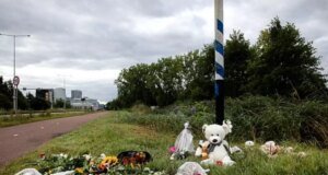 Takip edildiğini fark eden genç kız, polisi aradığı sırada sığınmacı tarafından öldürüldü