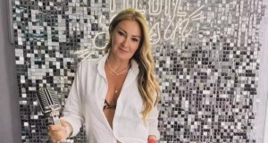 Tatilde bile sporu bırakmadı! Pınar Altuğ’dan yoga şovu