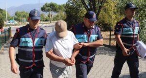 Turistleri gizlice çeken sapık yakalandı! Telefonundan 7 yıllık arşiv çıktı