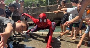 Örümcek Adam, Diyarbakır’da Çocuklara Moral Verdi