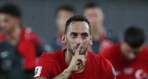Hakan Çalhanoğlu: “Burası milli takım, burada öyle bir şey yok”